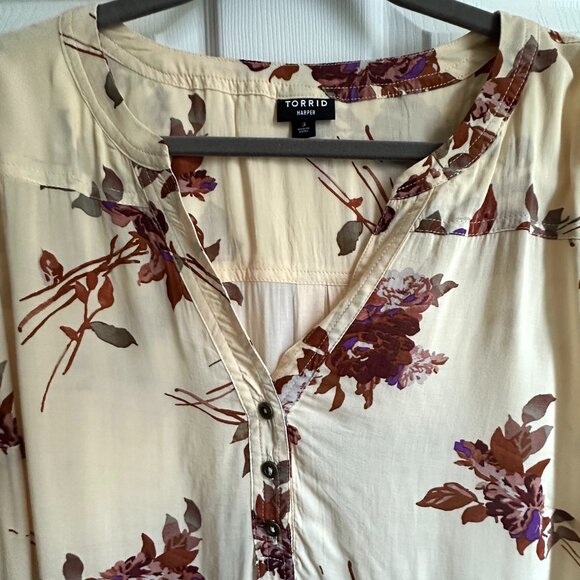 Torrid Women's Plus 3X Cream w Dark Red Floral Print Harper Blouse - 3/4 Sleeve - Picture 5 of 8